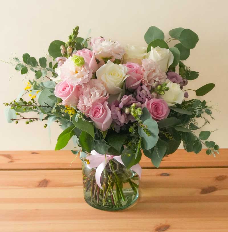 ramo de flores venecia en florero para celebrar y regalar