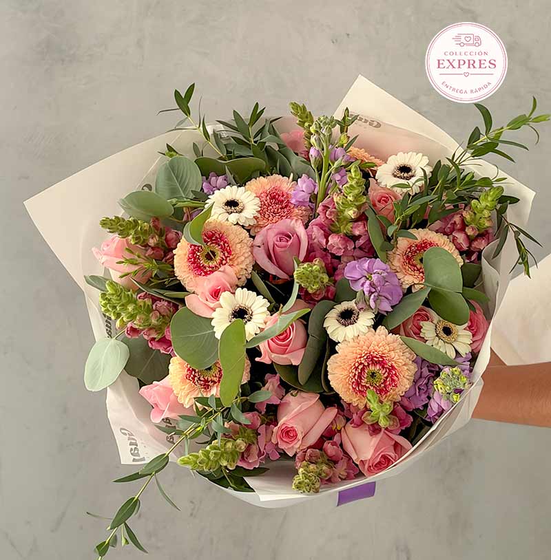 ramo de rosas con flores gerberas para regalar y enviar