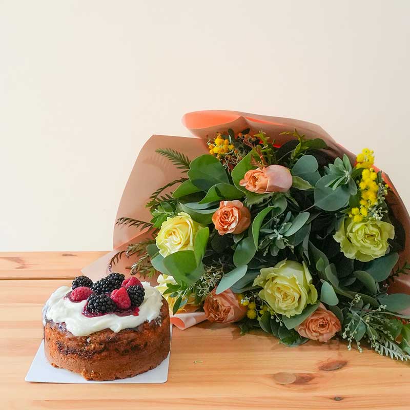 ramo de rosas elegantes y frescas para regalar