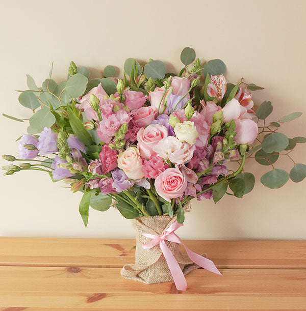 ramos de flores con rosas y lisianthus fresco para enviar