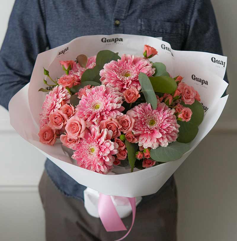 ramo de rosas con gerberas exclusivas para entrega como regalo exprés