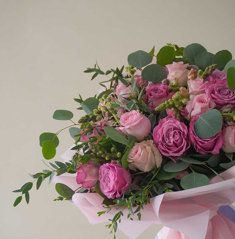 ram de rosas para entrega de flores