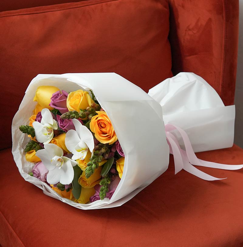 ramo de rosas amarillas ymoradas elegante