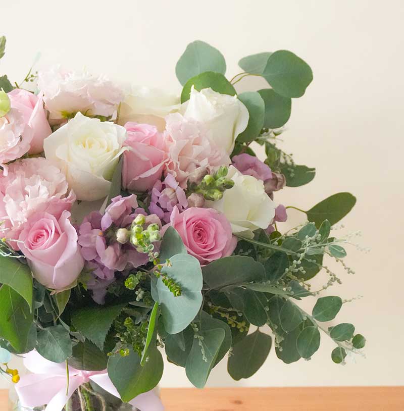 ramo de rosas ternura con lisianthus y rosas para envía flores