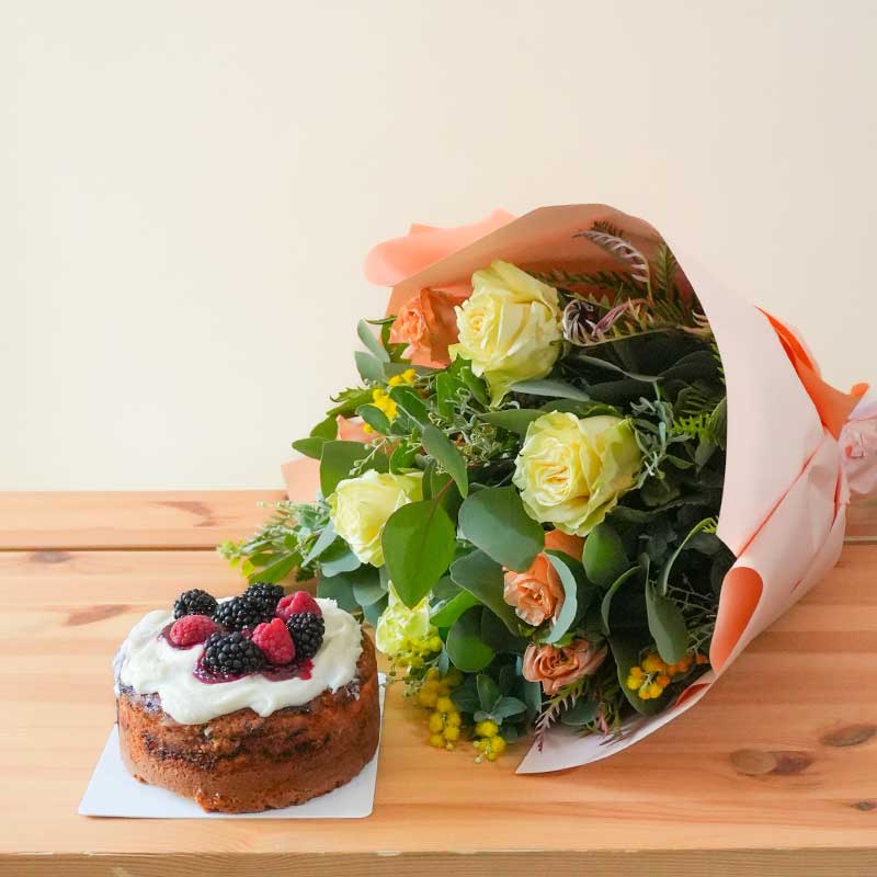 regalo de flores con pastel de la florería más exclusiva de cdmx