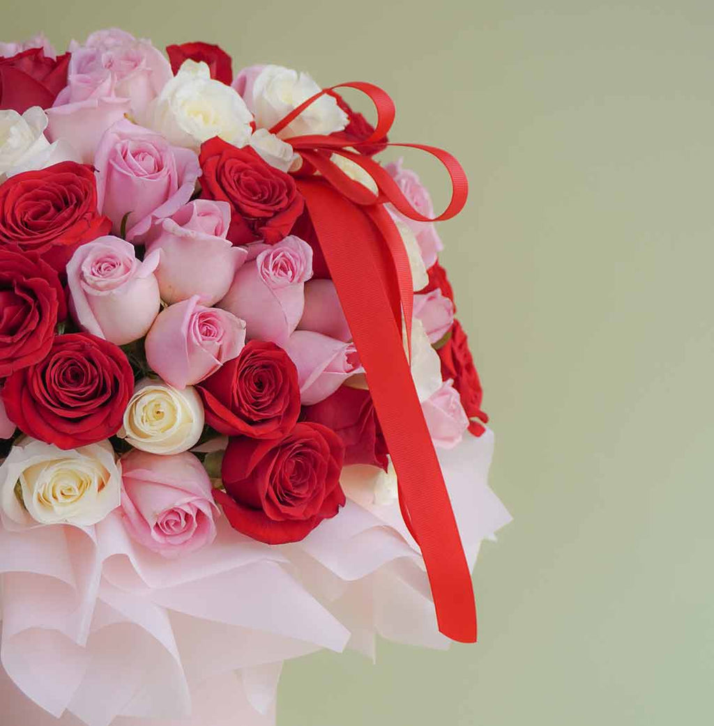 Elegante amor - Arreglo de flores 100 rosas en caja