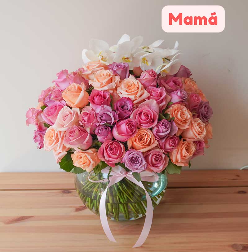Arreglo de 100 rosas con orquídea - para mamá