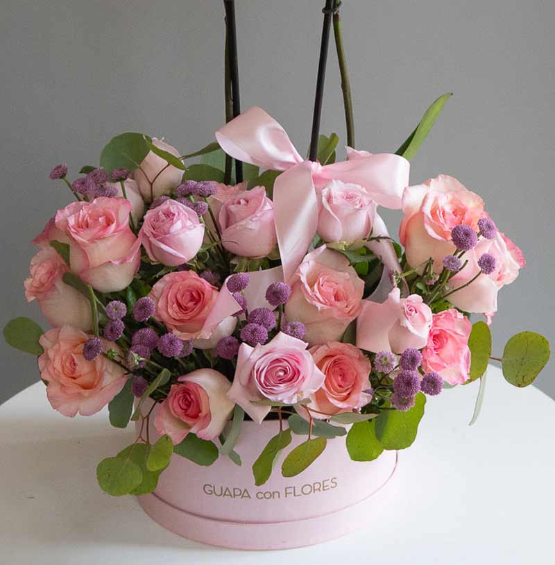 rosas y orquídea para este 10 de mayo