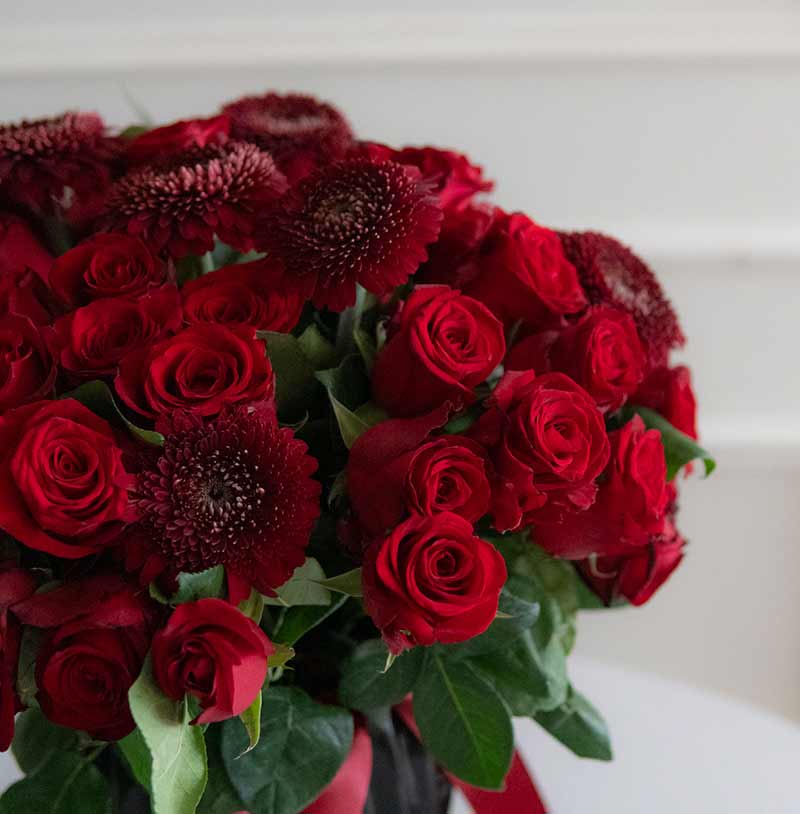 rosas rojas con gerberas de lujo para enviar