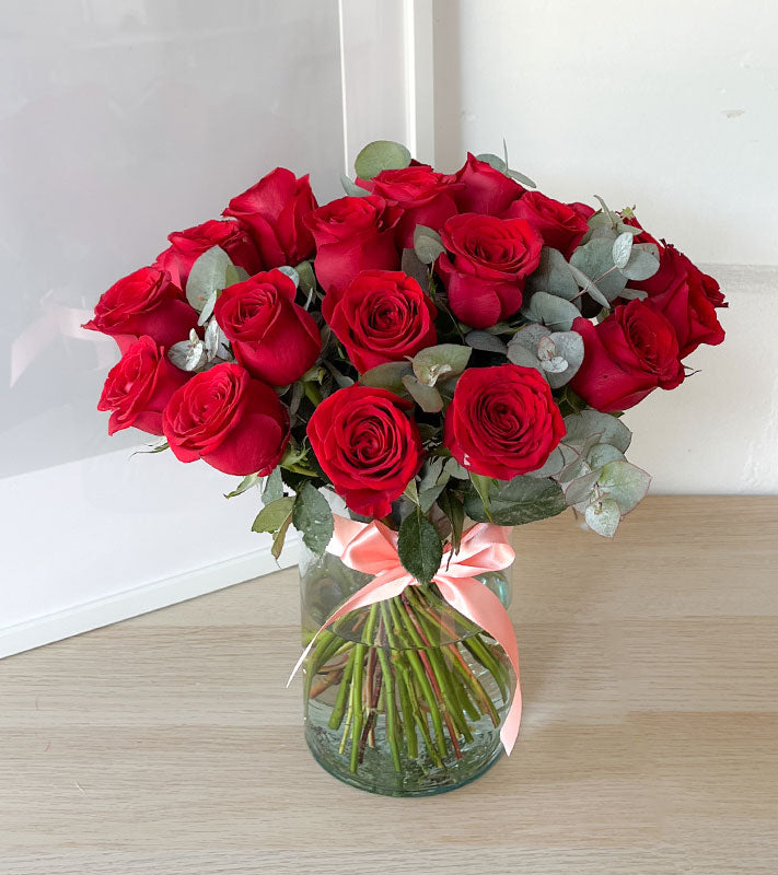 Arreglo de 24 rosas rojas o rosas