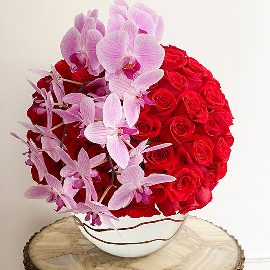 Rosas Rojas icónicas - 150 rosas con 3 varas de orquídeas
