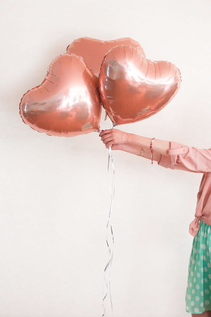 3 GLOBOS CON HELIO - CORAZÓN ROSA ORO